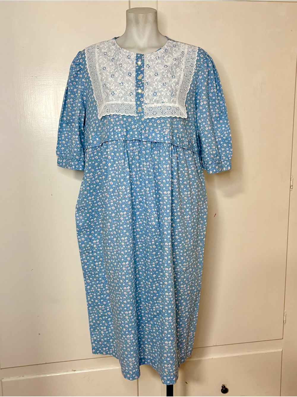 Vintage 80s Nu Venture Blue Calico Floral Print Lace Prairie House Dress